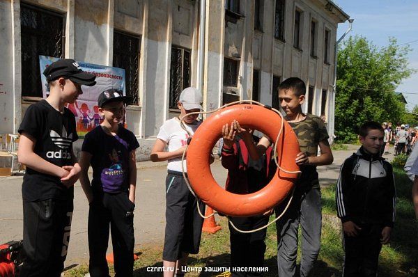 Спасатели приняли участие  в «Форуме детской безопасности» на базе школы №48 (фоторепортаж)