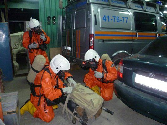 Учения 1-ой поисково-спасательной группы в костюмах "Trellchem"