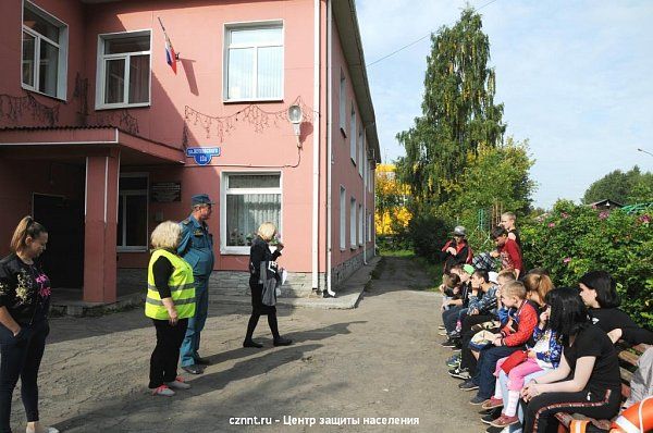 Специалисты оперативных служб , учили воспитанников Реабилитационного центра №2 основам безопасности жизнедеятельности