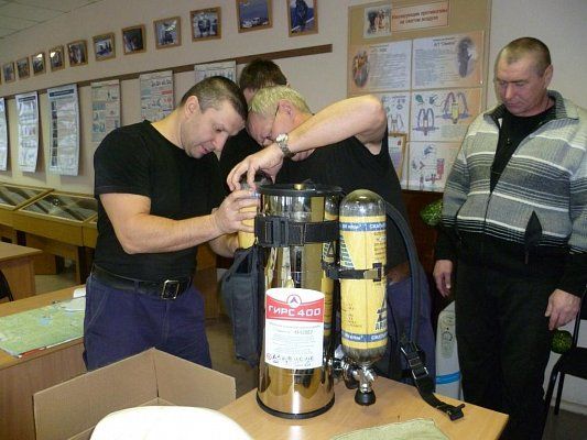 Учения 3-й поисково-спасательной группы по эксплуатации устройства пожаротушения «ГИРС 400»