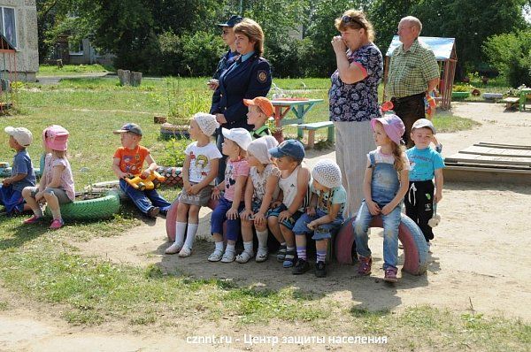 День пожарной  безопасности прошел в детском саду с.Николо-Павлоское и  ЗОЛ «Леневский» (фоторепортаж)