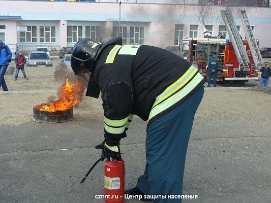 Противопожарная ярмарка на площади у торгового центра «Александровский пассаж»