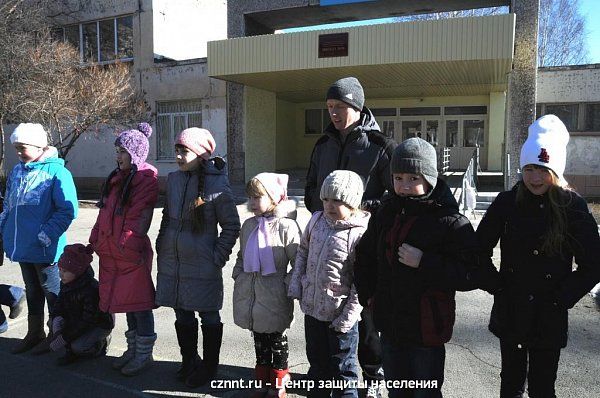 Спасатели  приехали в гости к ребятам из лагеря дневного пребывания школы № 50