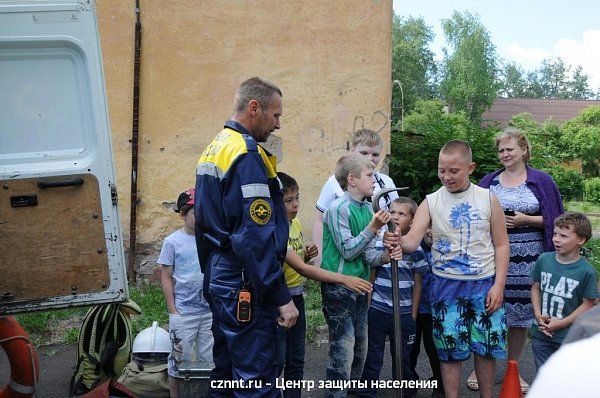 Мастер-класс спасателей  прошел  в лагере дневного пребывания  детей школы № 66