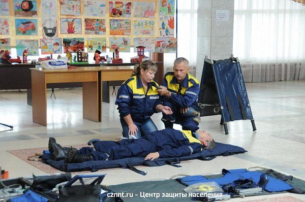 Спасатели учили школьников  навыкам оказания  первой  помощи  пострадавшим