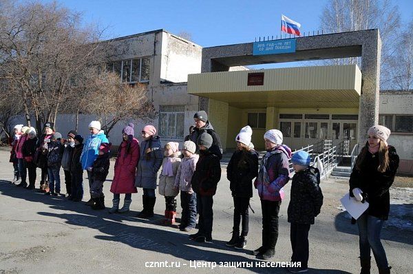 Спасатели  приехали в гости к ребятам из лагеря дневного пребывания школы № 50