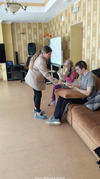 Занятие с отдыхающими комплексного центра социального обслуживания «Золотая осень»