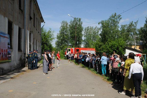 Спасатели приняли участие  в «Форуме детской безопасности» на базе школы №48 (фоторепортаж)