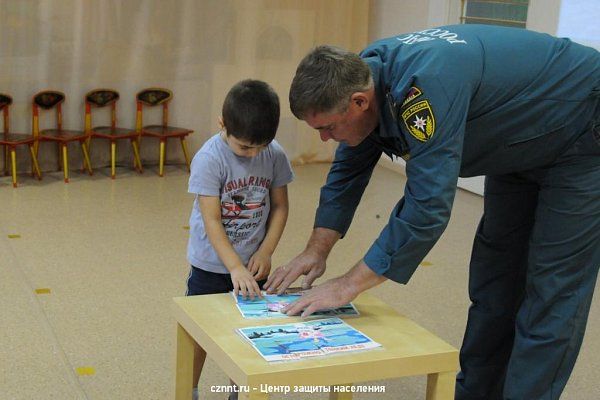 Специалисты рассказали дошколятам о безопасности на тонком льду