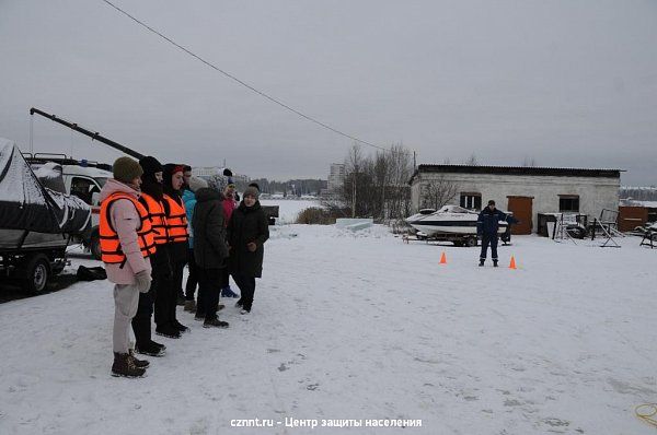 На спасательной  станции  прошли совместные учения спасателей  и волонтеров.