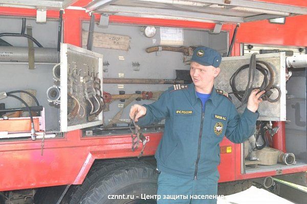 1 этап "Пожарная  безопасность" проводился силами ФГКУ 9ОФПС,  показ  спецтехники
