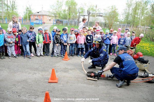 Спасатели провели мастер-класс для дошколят в рамках подготовки к Дню защиты  детей