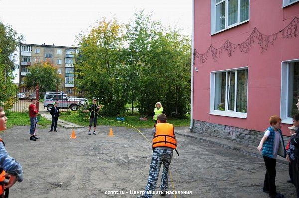 Специалисты оперативных служб , учили воспитанников Реабилитационного центра №2 основам безопасности жизнедеятельности