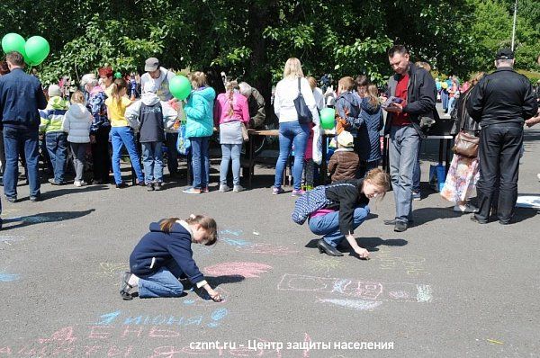 В День защиты  детей  специалисты различных оперативных служб города  организовали площадку «Мир без опасности»  в  парке им.Бондина А.П. (фоторепортаж)