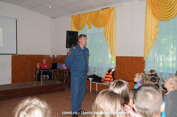 В   лагере «Уральский  огонек»  ребятам рассказали о безопасности  на водоемах летом