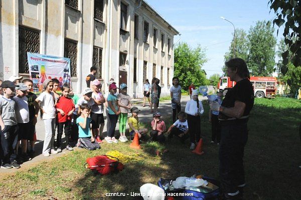 Спасатели приняли участие  в «Форуме детской безопасности» на базе школы №48 (фоторепортаж)