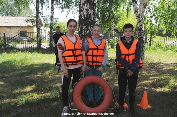 Спасатели приняли участие  в «Форуме детской безопасности» на базе школы №48 (фоторепортаж)